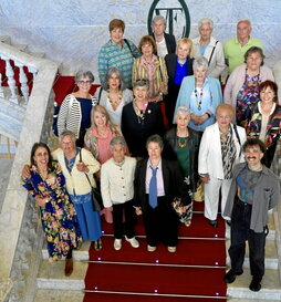 Parte de las personas que han participado en «Aldapa» posan en Victoria Eugenia.