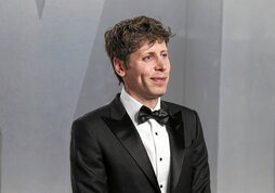 Dario Amodei, CEO de Anthropic, en la cumbre global sobre inteligencia artificial en la que se negó a saludar a su rival y excompañero, Salt Alman.