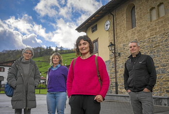 Nekane Lopetegi, Leire Zubeldia, Amets Arteaga eta Josu Ozaita, Baliarraingo plazan.