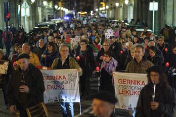 2024an egun honetan egin zen ibilbidea kandelekin. Aurten ere errepikatuko da,