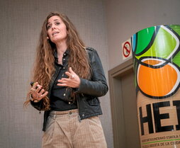 Nuria Tesón, durante la charla en el Palacio de Europa.