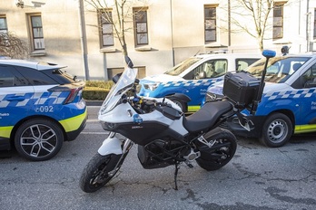 Imagen de archivo de una patrulla de la Policía Municipal de Iruñea.