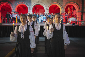La tradicional marcha con velas ha cerrado los actos de la jornada. 