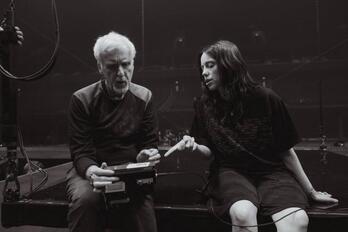 Billie Eilish y James Cameron en ‘Billie Eilish. Hit Me Hard and Soft'