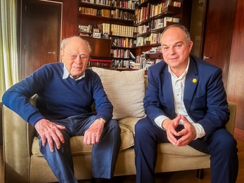Jordi Pujol junto al secretario general de Junts, Jordi Turull, el 22 de abril.