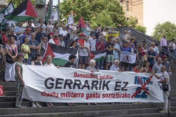 Concentración contra el incremento del gasto militar realizada en Bilbo el verano pasado.