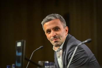 Erik Bretos, director deportivo de la Real, durante la presentación de Matarazzo como entrenador.