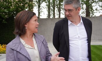 McDonald y Elejabarrieta, durante el encuentro que mantuvieron el fin de semana en el marco del Ard Fheis.