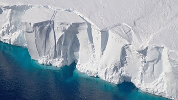 Las aguas cálidas amenazan con derretir el hielo de la Antártida desde abajo, según un estudio.