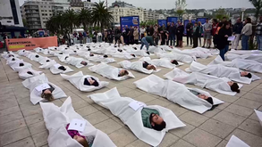 «Absentismoaren gezurra» salatu du gehiengo sindikalak Lan Osasunaren Egunean