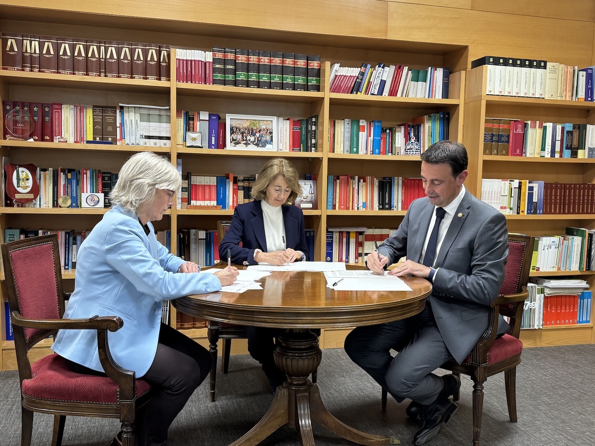 Firma entre Lakua, Osalan y el Ministerio Fiscal. (IREKIA)