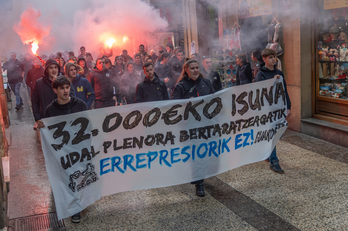 Guardetxeko kideek jasotako isunen aurka martxoan deitutako manifestazioaren irudia.