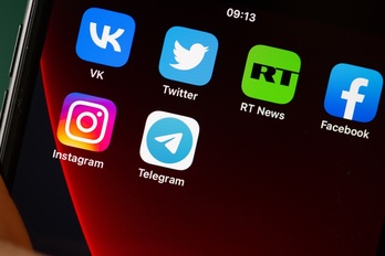 Bruselas acusa a Meta de violar la ley de la UE por no impedir que menores de 13 años usen Instagram y Facebook.