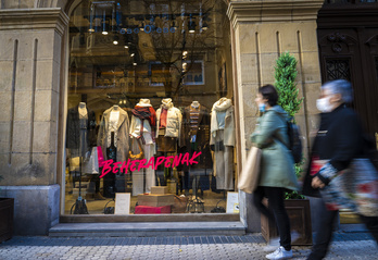 Merkataritzako eta Ostalaritzako langileentzako hiztegi berriak atal ezberdinak ditu erabilera errazteko.