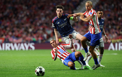 Atlético y Arsenal se controlan y solo pueden marcar con sendos penaltis (1-1)