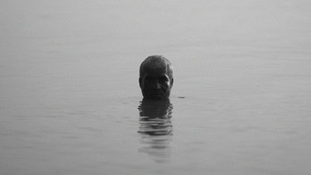 ‘Black Water’ dokumentalaren irudi bat.