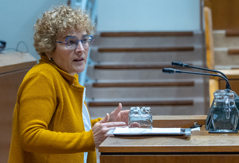 La parlamentaria de EH Bildu, Rebeka Ubera, durante el pleno.