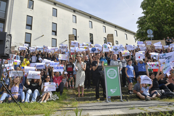 Nafarroako Ikastolen protesta jendetsua Iruñean, Hezkuntza Sailaren aitzinean, joan den apirilaren 22an.