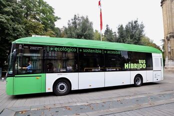 Un autobús urbano híbrido de Gasteiz. 