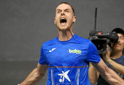 Lasoren poza, Buruz Buruko finalerdietarako txartela eskuratu ostean.