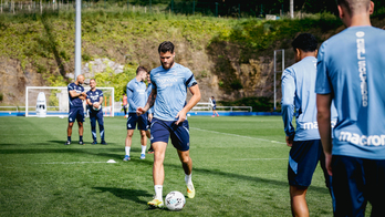Los blanquiazules, durante el entrenamiento de este domingo en Zubieta.