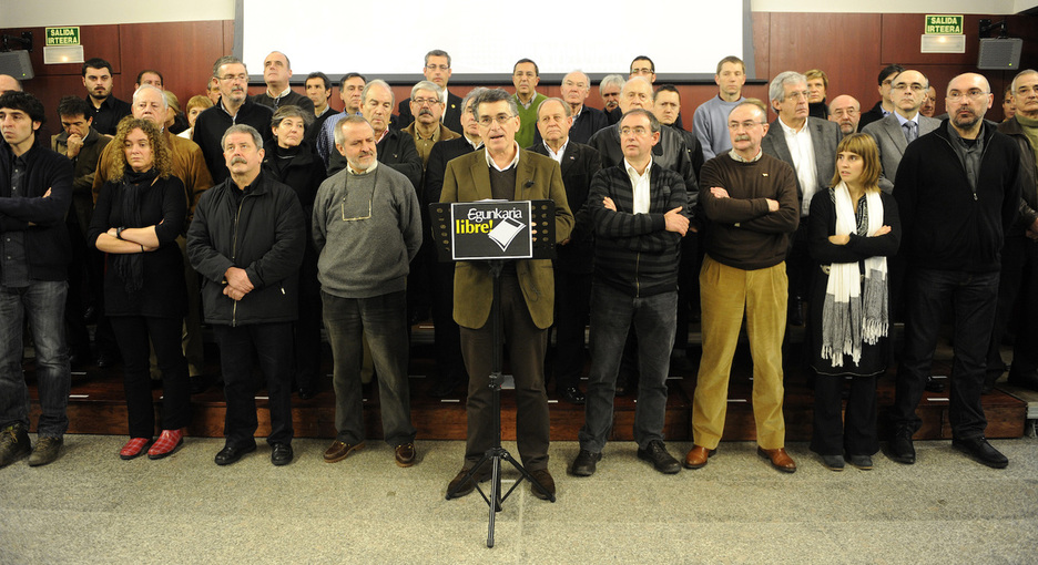 Egunkaria auzikoei babesa adierazten, 2010ean. 