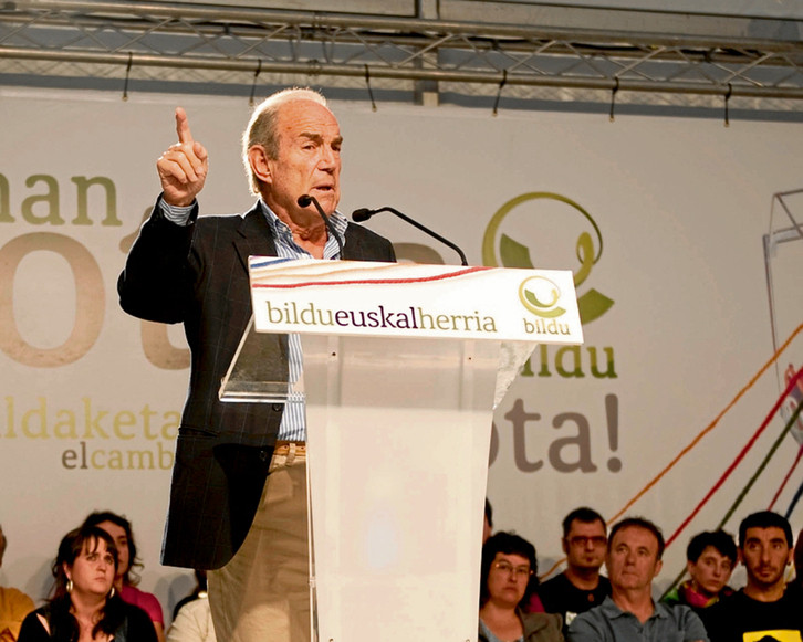 Carlos Garaikoetxea, en un mitin de Bildu.