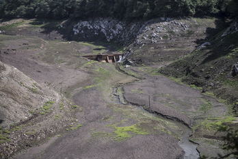 Imagen de archivo de la presa de Artikutza. 