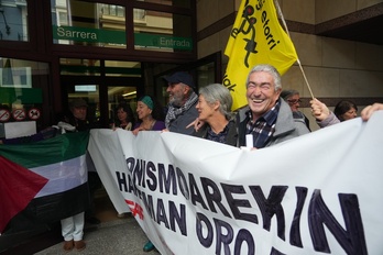 Miembros de la Global Sumud Flotilla juzgados por su participación en una protesta pro Palestina contra CAF en diciembre de 2025 en Bilbo.