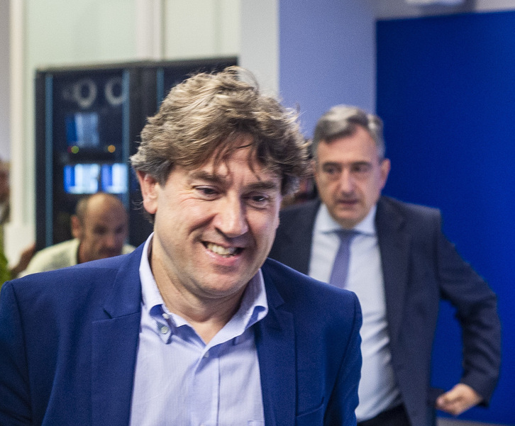 Eneko Andueza, tras una reunión con Aitor Esteban en 2025.