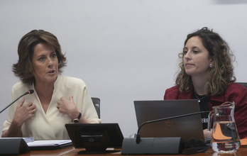 Yolanda Barcina, durante su comparecencia en la comisión de investigación. 