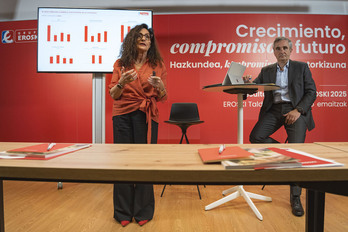 Rosa Carabel y Josu Mugarra, en la presentación de resultados del Grupo Eroski.