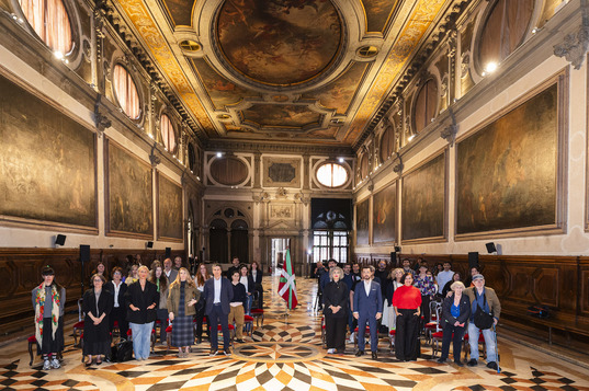 Imagen del acto que ha tenido lugar este jueves en la Bienal de Venecia.