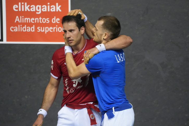 Laso eta Dario, biak finalerdietan, euren arteko partida amaitu berritan.