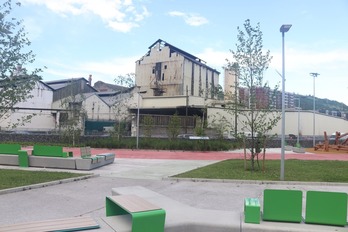 Parque público junto a la vetusta planta de Sader, en Zorrotza.