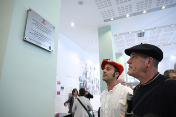 Salbatzaile Dantza Taldearen sortzaile Begoña Arroyo Aldekoaren omenezko plakaren inaugurazioa. 