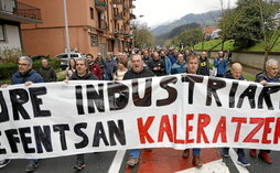 Manifestación de trabajadores de la planta de Sidenor en Azkoitia.