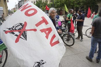 La marcha ciclista contra el TAV, poco antes de comenzar.