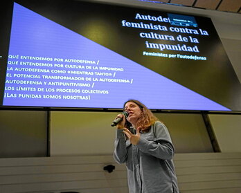 Andrea Pérez Fernández tomó la palabra como miembro del grupo Feministes per l’Autodefensa.
