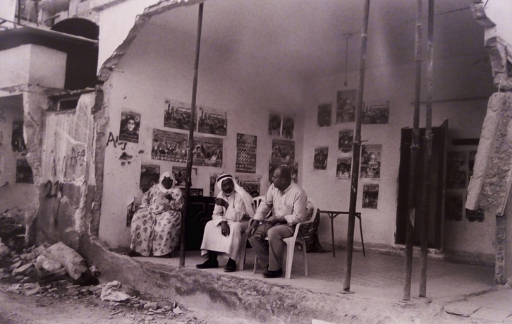 Casa en ruinas en el campo de refugiados de Yenin durante la segunda Intifada, 2002. (The Palestinian Museum)