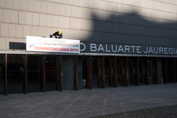 Protesta de LAB en el Congreso de Empresas Saludables, en Iruñea.