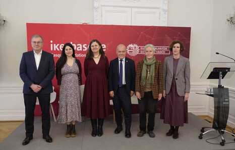 Elena Palomo, Maria Muñoz eta Danila Merino ikertzaileei aitortza egin die Ikerbasquek