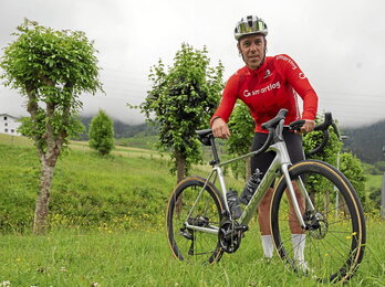 Ander Txakartegi, Helmugak elkartearen sortzailea. Hurrengo ostiralean abiatuko den 24 orduko erronka solidarioaren protagonista izango da Txakartegi.