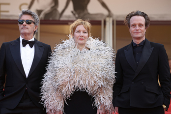 Pawel Pawlikowski, Sandra Hueller y August Diehl, en la presentación de ‘Fatherland’ en Cannes.