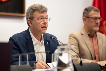 Patxi Vera, durante la presentación de su informe de 2025 en el Parlamento.
