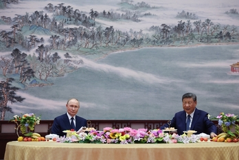 Vladimir Putin y Xi Jinping asisten a una reunión en el Gran Salón del Pueblo de Pekín el 2 de septiembre de 2025.