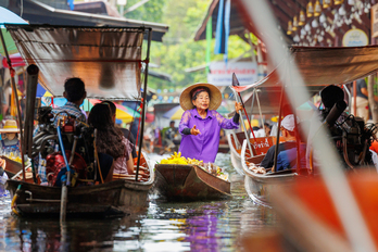Iaz, ia 33 milioi gturista izan zituen Thailandiak.