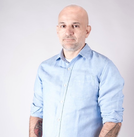 Pedro Bravo, autor de este ensayo sobre las ciudades actuales y su utilización económica.