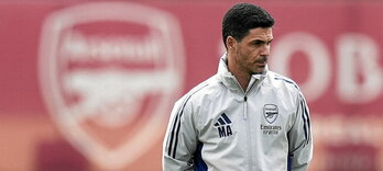 Mikel Arteta, Arsenaleko berokiarekin, entrenamendu batean.
