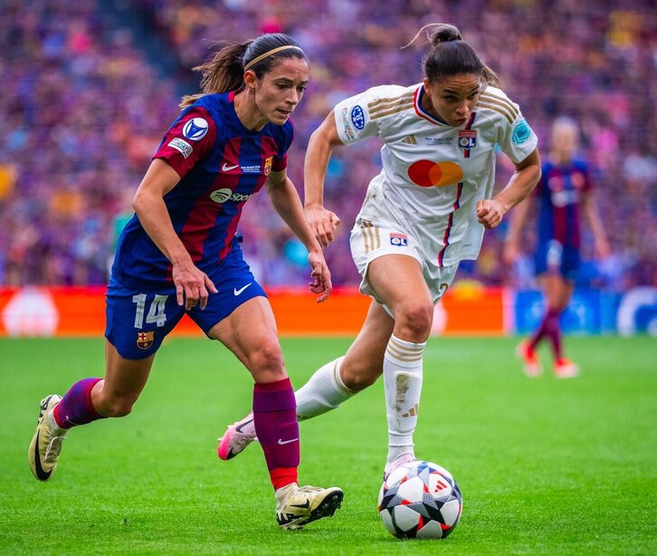 Bonmatí y Cascarino en la última final que disputaron Barcelona y OL Lyonnes, hace dos años en San Mamés.
